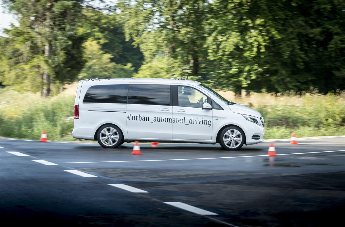 Vollautomatisiertes Fahren auf der Teststrecke im deutschen Immendingen