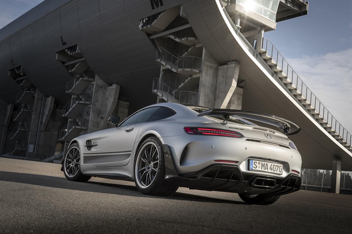 Der neue Mercedes-AMG GT und AMG GT R PRO - Noch dynamischer und digitaler