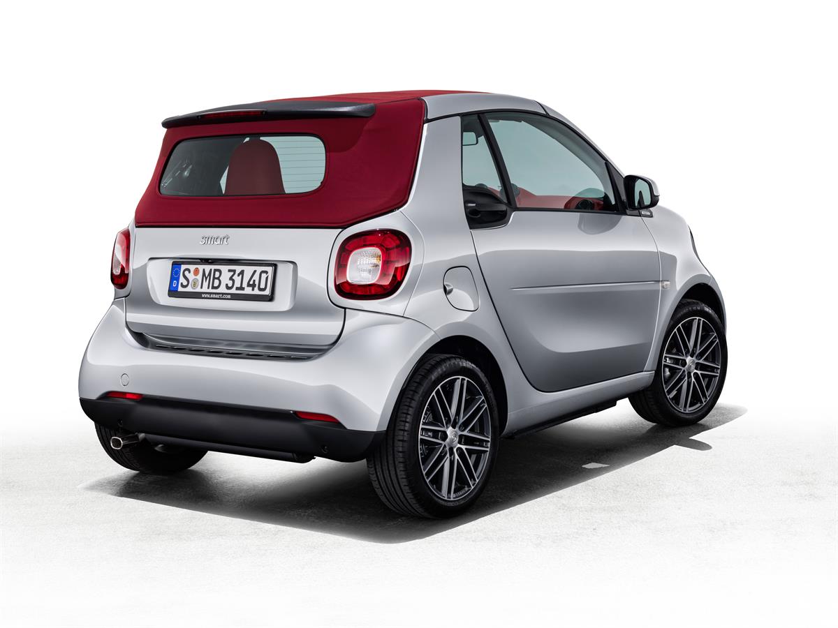smart mit zwei Sondermodellen auf dem Genfer Automobilsalon 2017 - Vorhang auf für BRABUS edition #2 und crosstown