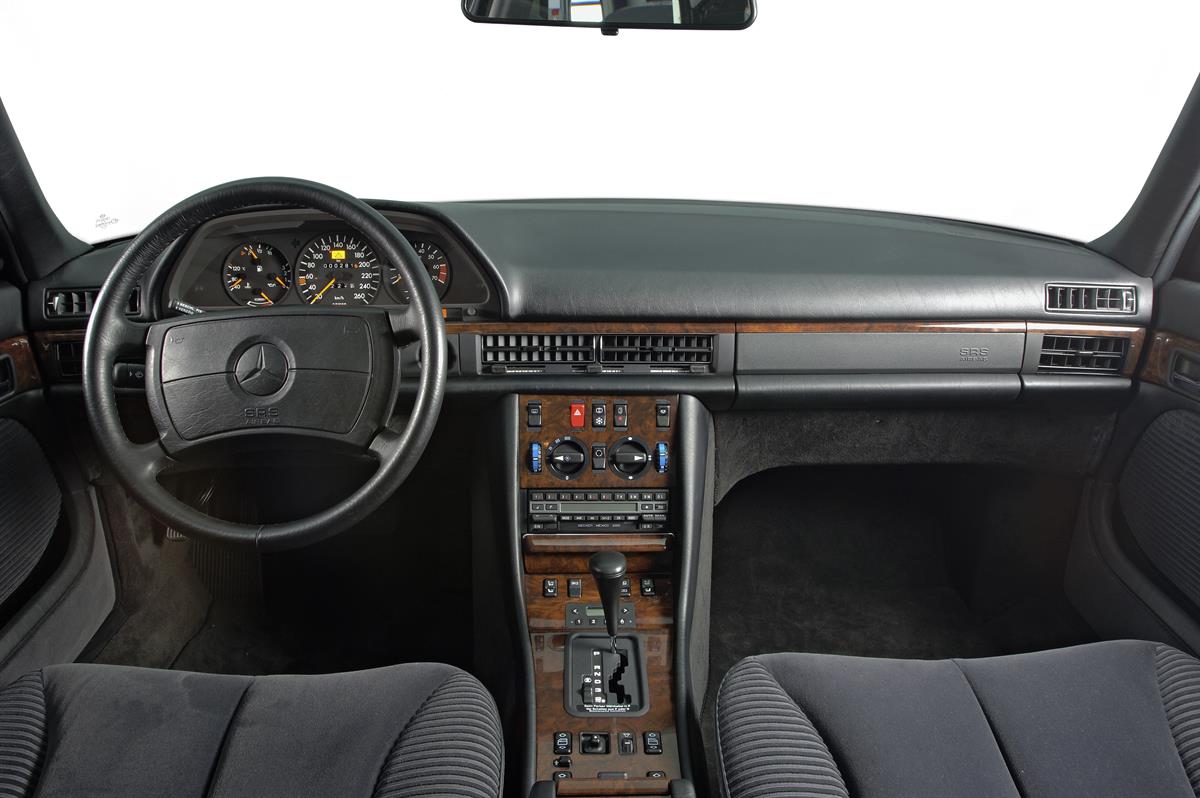 Vor 30 Jahren: Beifahrer-Airbag bei Mercedes-Benz - Schützender Luftsack auch für den Kopiloten