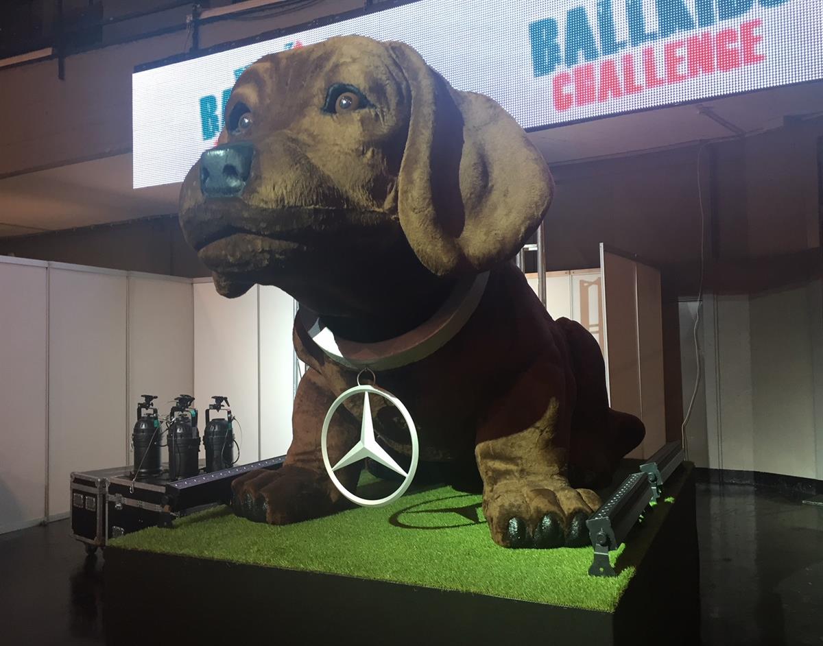Der Mercedes-Benz Wackeldackel beim Erste Bank Open 500