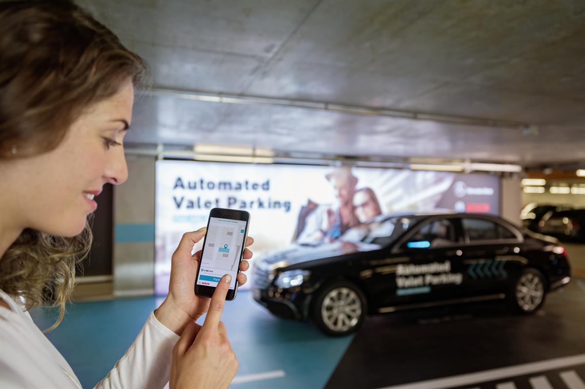 Weltpremiere: Bosch und Daimler erhalten Zulassung für fahrerloses Parken ohne menschliche Überwachung
