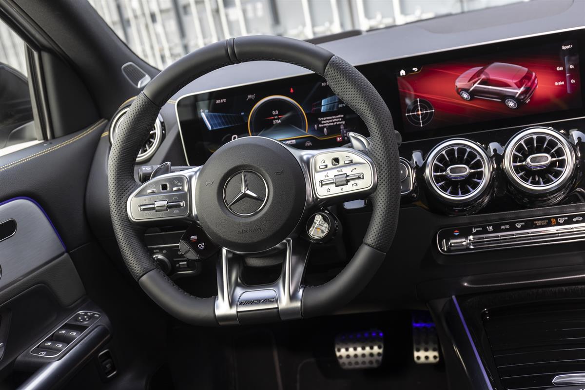 Mercedes_AMG_GLA_45_S_4MATIC_Plus_iridium_silver_Stuttgart_2020