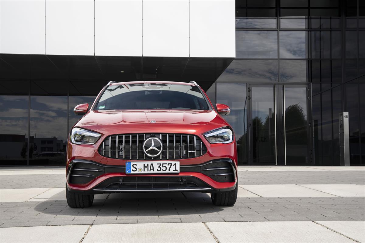 Mercedes_AMG_GLA_35_4MATIC_patagonia_red_metallic_Stuttgart_2020