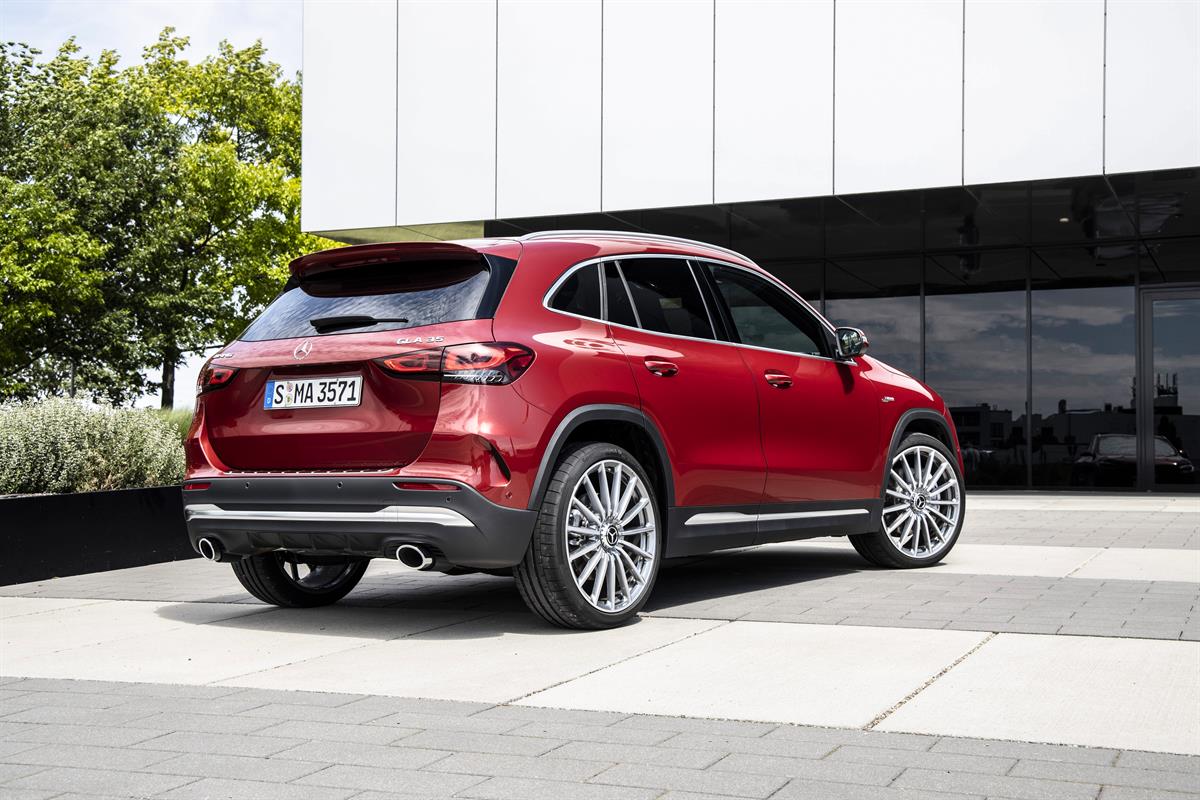 Mercedes_AMG_GLA_35_4MATIC_patagonia_red_metallic_Stuttgart_2020