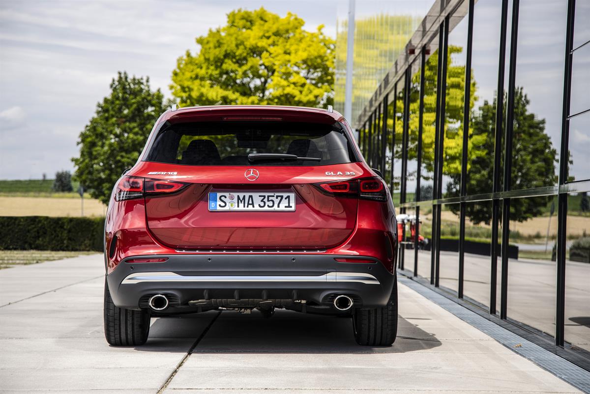 Mercedes_AMG_GLA_35_4MATIC_patagonia_red_metallic_Stuttgart_2020
