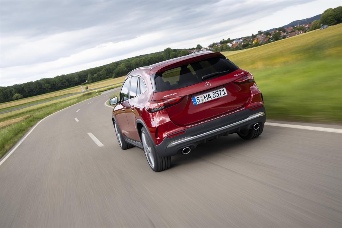 Mercedes_AMG_GLA_35_4MATIC_patagonia_red_metallic_Stuttgart_2020