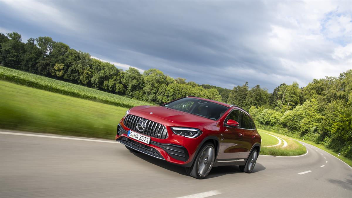 Mercedes_AMG_GLA_35_4MATIC_patagonia_red_metallic_Stuttgart_2020