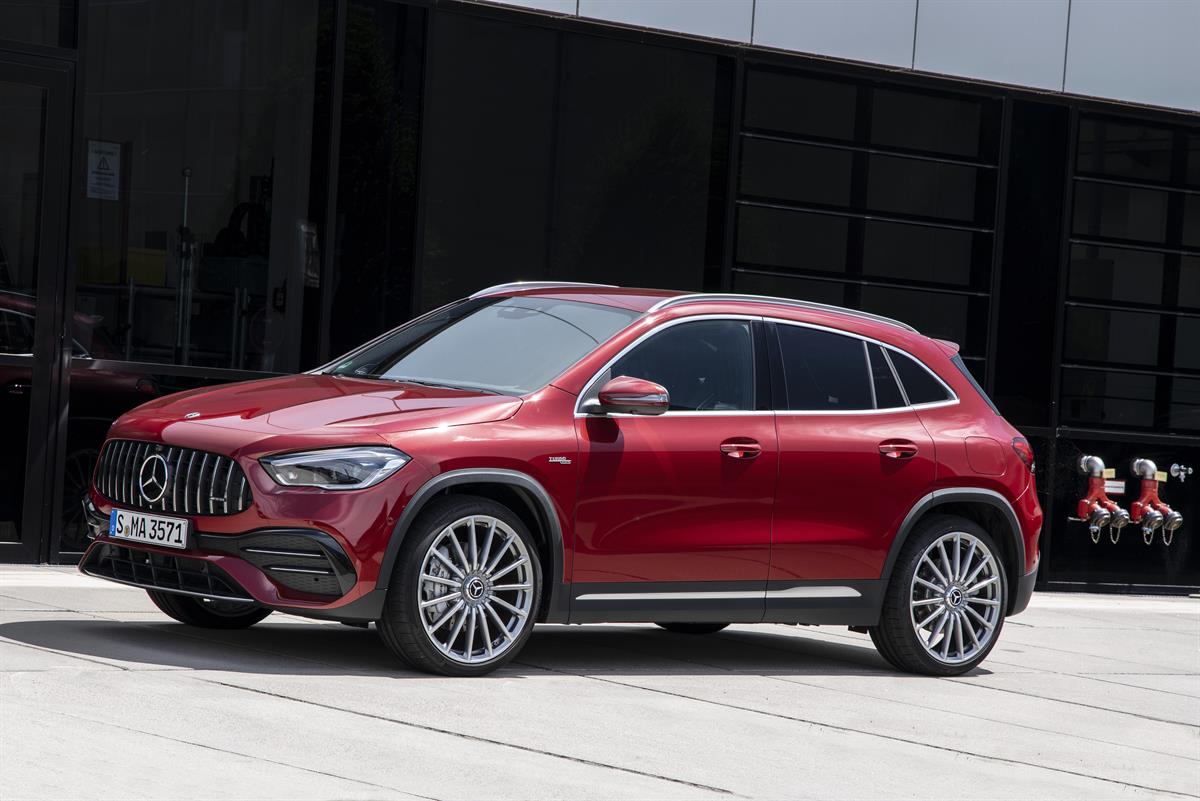 Mercedes_AMG_GLA_35_4MATIC_patagonia_red_metallic_Stuttgart_2020