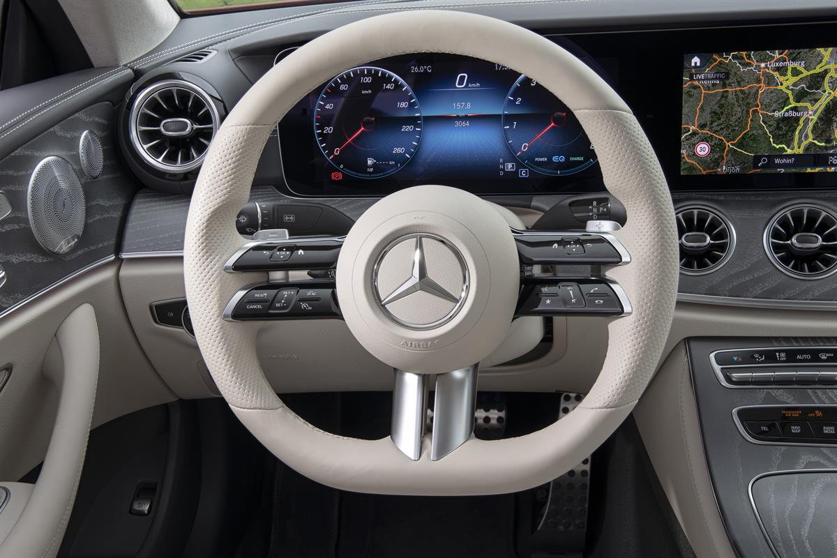 Mercedes_Benz_E_450_4MATIC_Cabriolet_patagonia_red_Stuttgart_2020 