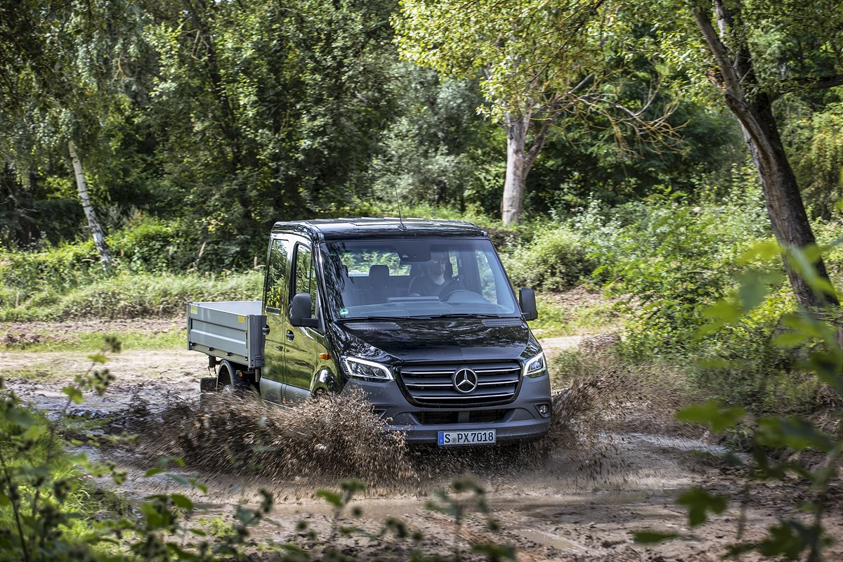 Verkaufsstart im September: Mercedes-Benz Sprinter mit umfassend aktualisierter Antriebstechnik und innovativem Schiebetürsystem ‚Speed Delivery Door‘