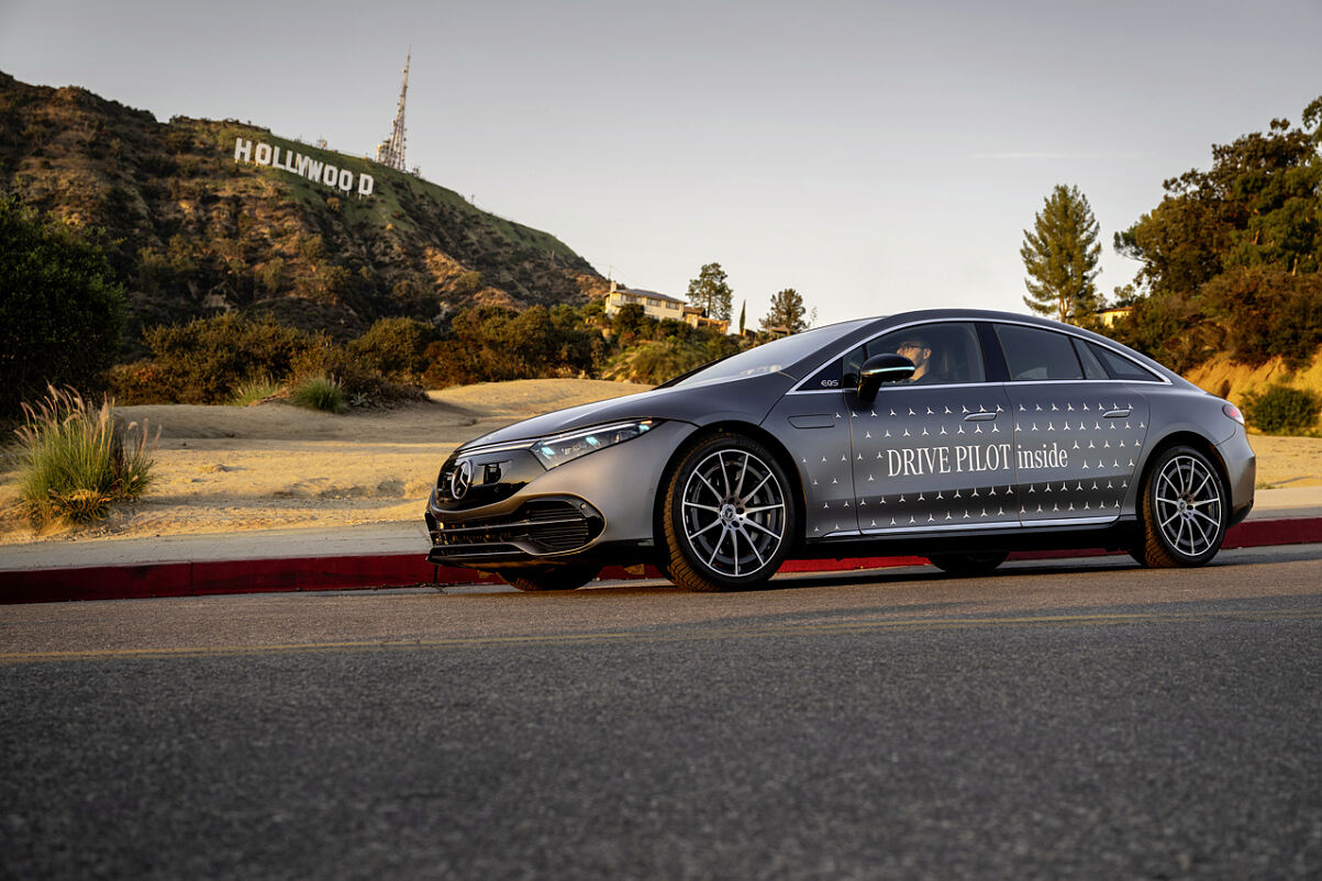 US-Behörden geben grünes Licht: Mercedes-Benz erhält weltweit erste Genehmigung für den Einsatz spezieller Außenbeleuchtung für automatisiertes Fahren
