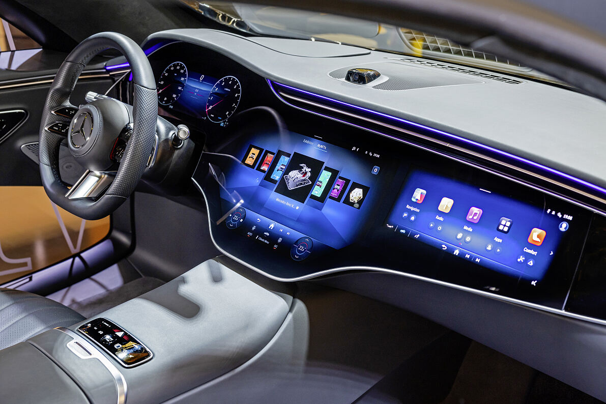 Mercedes-Benz läutet eine neue Ära der Benutzeroberfläche ein – mit menschenähnlichem virtuellen Assistenten auf Basis generativer KI