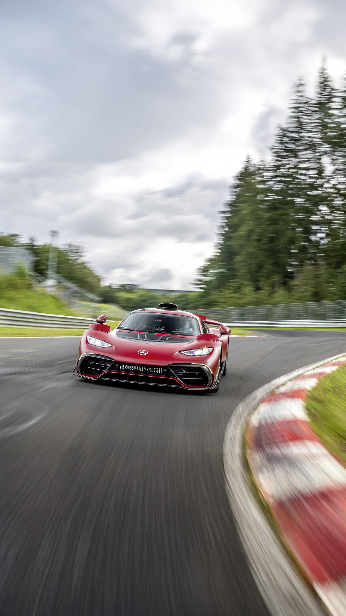 Mercedes-AMG ONE bricht eigenen Rundenrekord auf der Nürburgring-Nordschleife